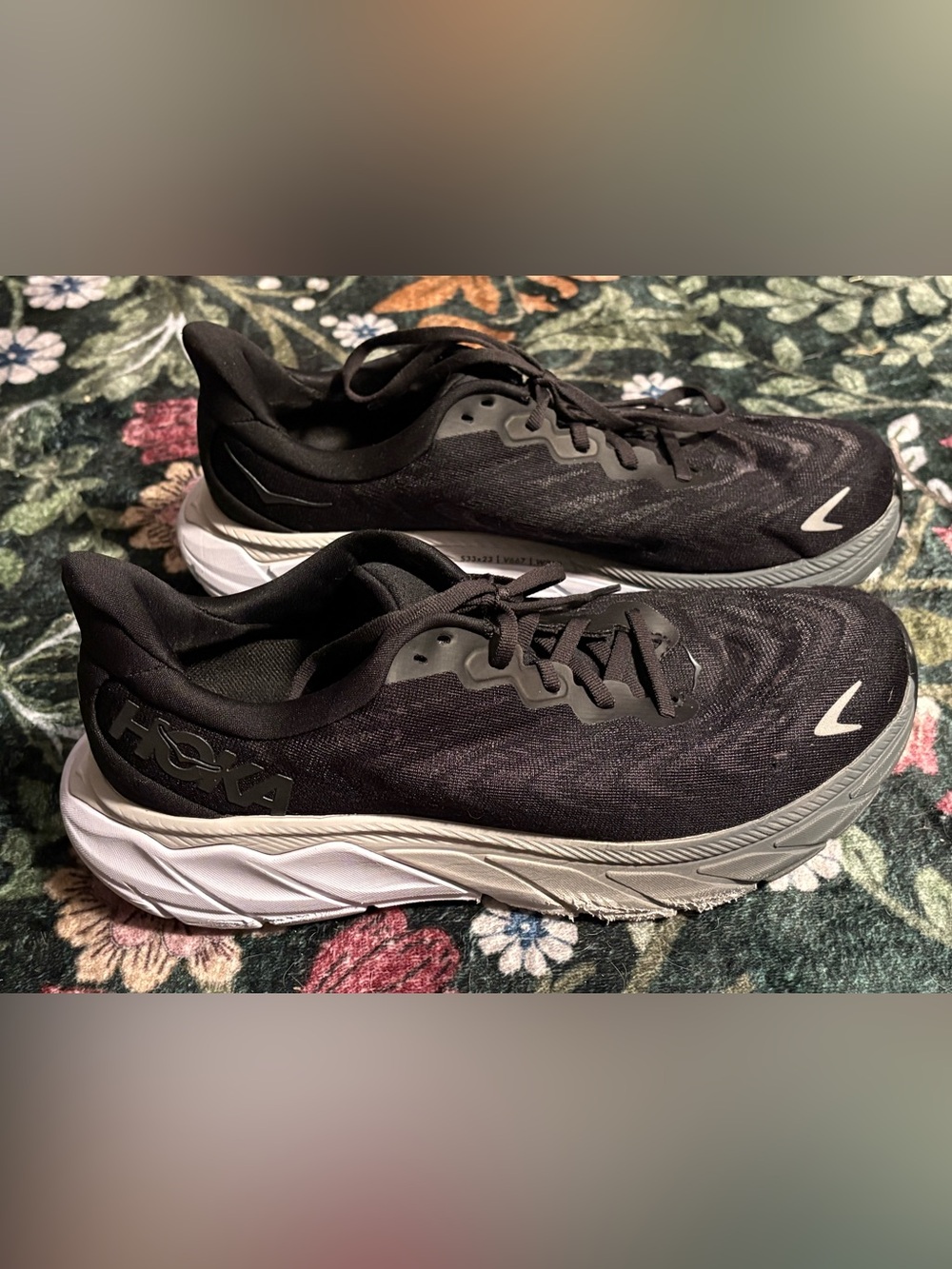 Hoka Men’s Arahi 6 Sneakers, Size 9